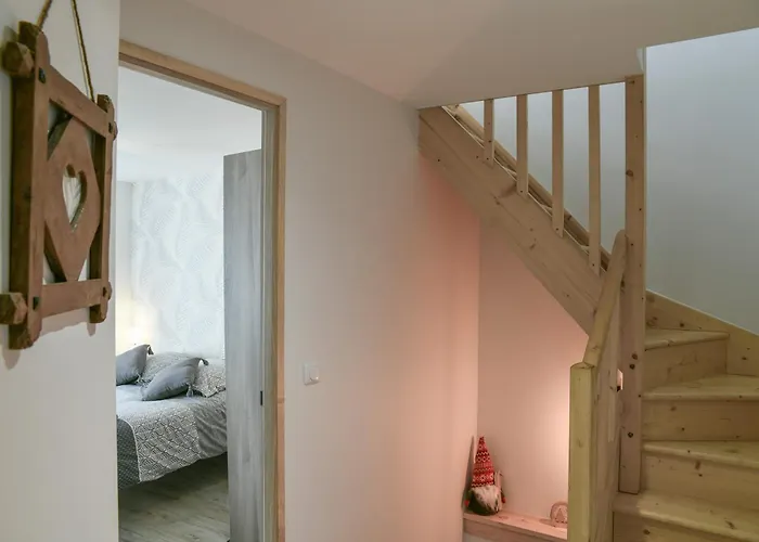 La Source Du Bonheur -clim Parking Saint-Pierre-dʼAlbigny